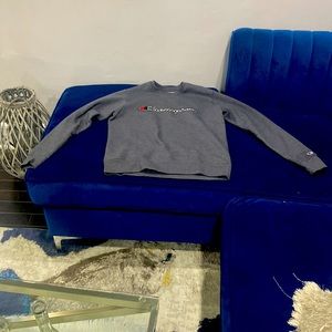 I’m selling a gray champion long sleeve t shirt